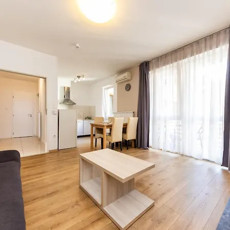 Prime - Modern 1 Bedroom With Ac & Balcony